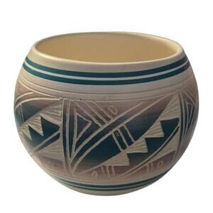 Hozoni Pottery Hand Painted Etched Vase Signed Teal Blue No Chips Or Cracks‎